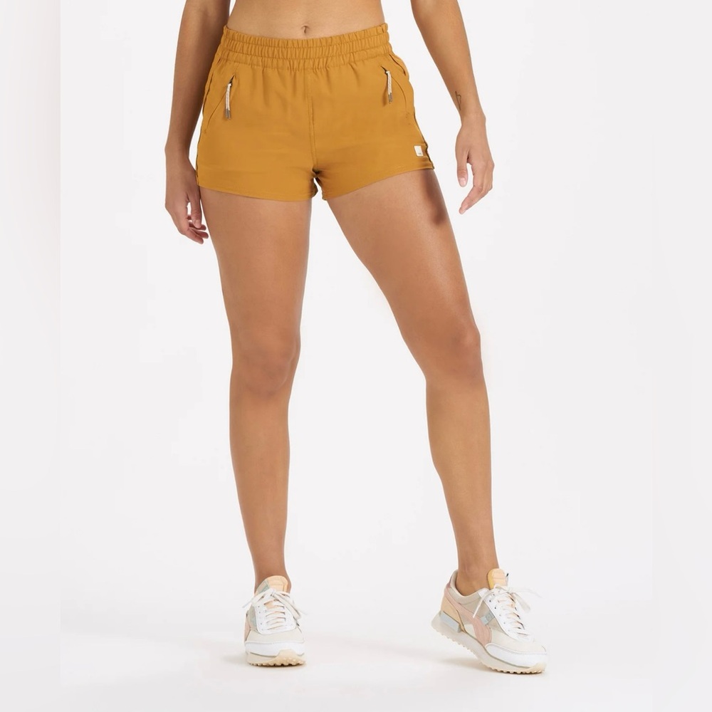 Vuori women’s dash shorts
